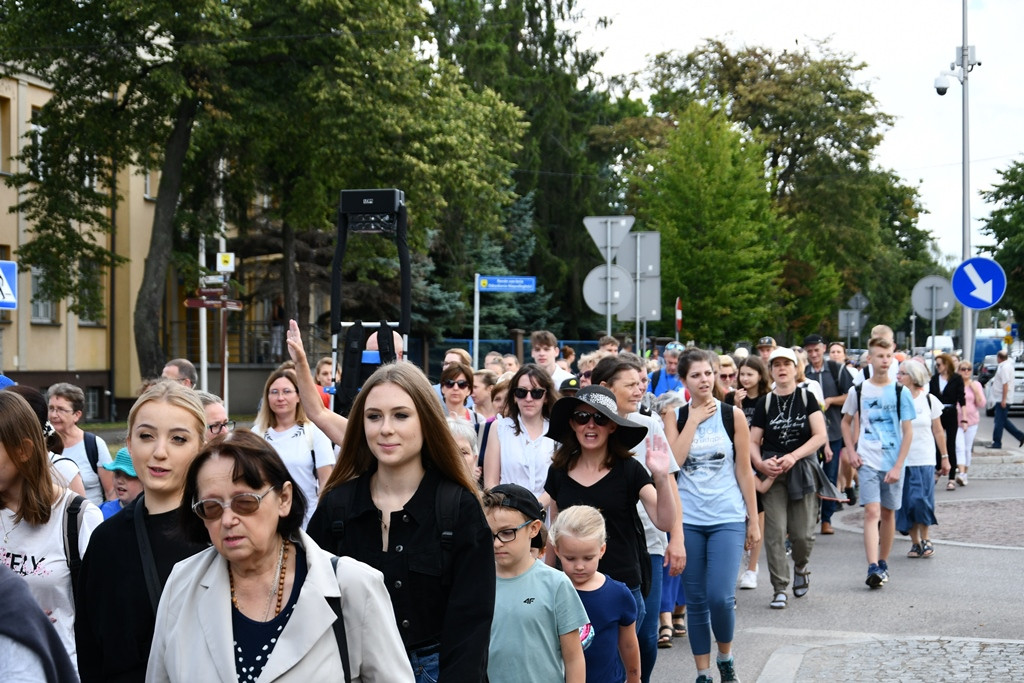 Pielgrzymka na Jasną Górę wyruszyła z Wegrowa