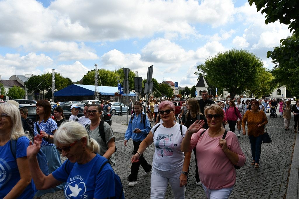 Pielgrzymka na Jasną Górę wyruszyła z Wegrowa