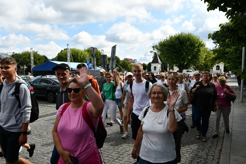 Pielgrzymka na Jasną Górę wyruszyła z Wegrowa