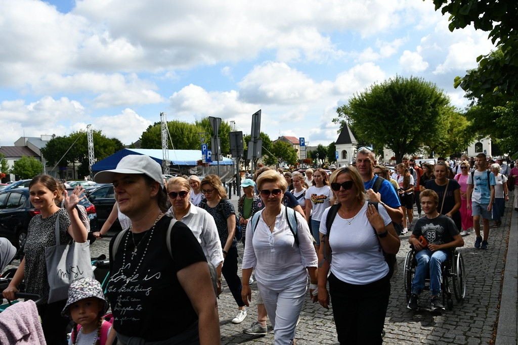 Pielgrzymka na Jasną Górę wyruszyła z Wegrowa