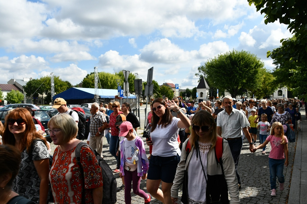 Pielgrzymka na Jasną Górę wyruszyła z Wegrowa