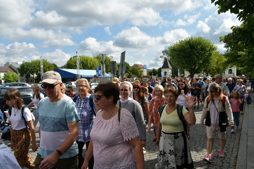 Pielgrzymka na Jasną Górę wyruszyła z Wegrowa