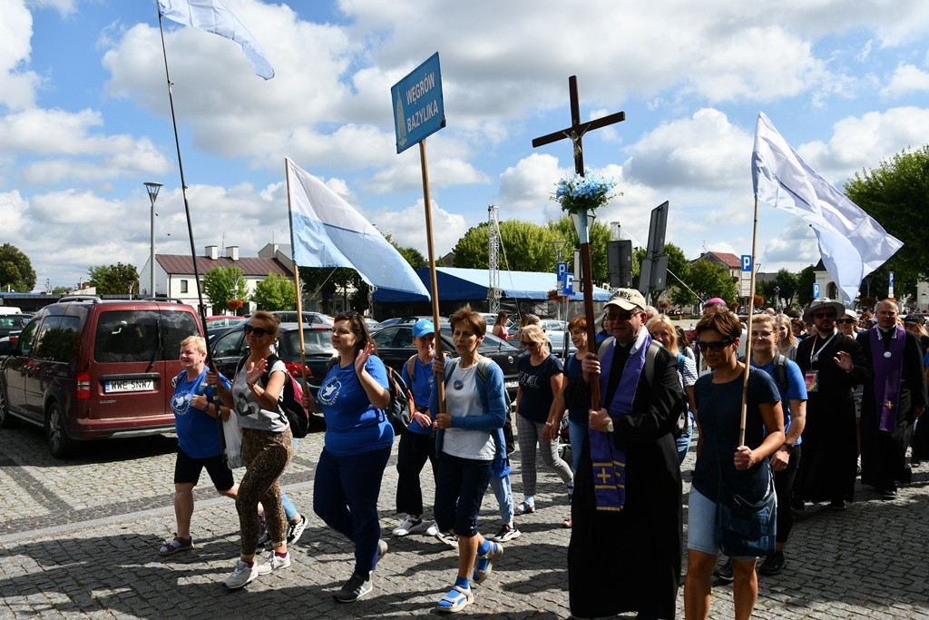 Pielgrzymka na Jasną Górę wyruszyła z Wegrowa