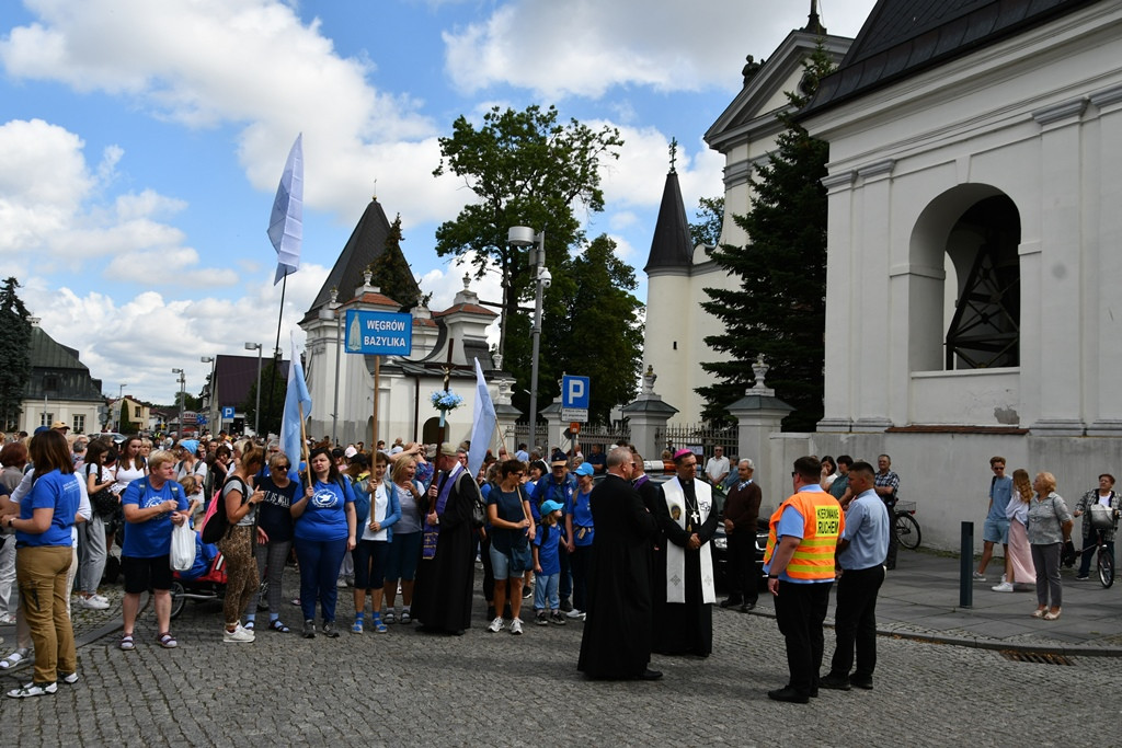 Pielgrzymka na Jasną Górę wyruszyła z Wegrowa