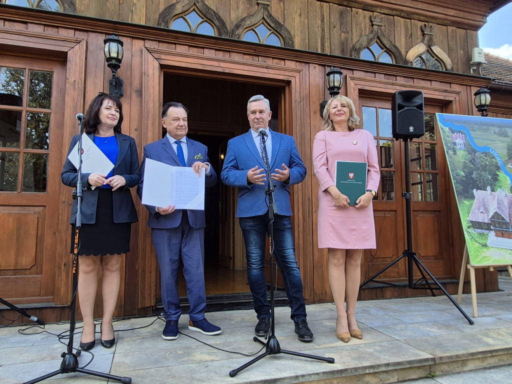 Dwór w Paplinie zmienił właściciela