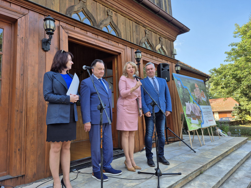 Dwór w Paplinie zmienił właściciela