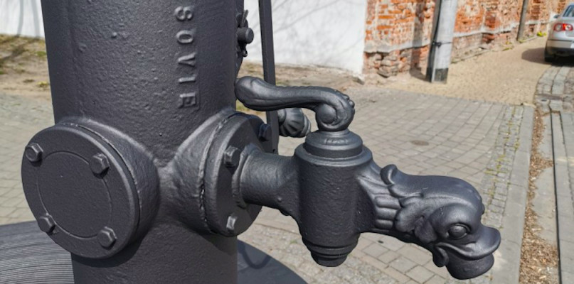 Do Węgrowa wróciła zabytkowa pompa z przełomu XIX i XX wieku