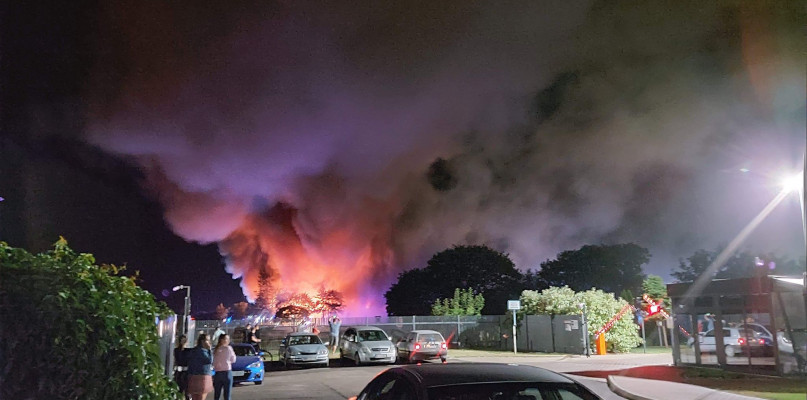 Pożar w Węgrowie. Płonie hala jednej z firm produkcyjnych 