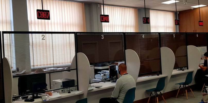 Nowy wydział komunikacji ma być wygodny. Interesanci będą mieli do dyspozycji więcej stanowisk, powstanie wygodna poczekalnia, a także całe potrzebne zaplecze.