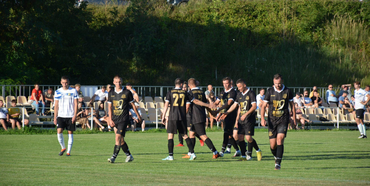 Czarni Węgrów z trzema punktami na inaugurację sezonu