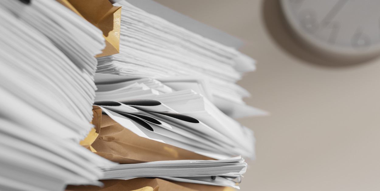 Jak prawidłowo archiwizować dokumenty papierowe i cyfrowe?