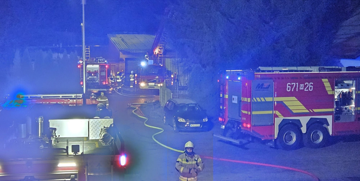 Poranny pożar budynku piekarni w Węgrowie