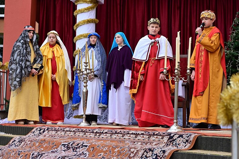 Barwny Orszak Trzech Króli przeszedł ulicami Węgrowa