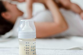 Groźna bakteria w mleku dla niemowląt. Nie podawaj dzieciom!-7548