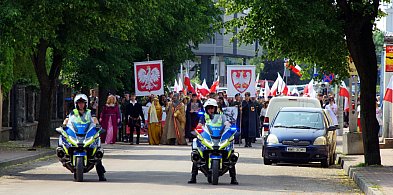 Korowód uczniów uczcił pamięc króla Chrobrego-11264