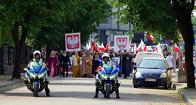 Korowód uczniów uczcił pamięc króla Chrobrego-11264