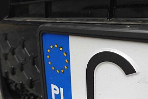 Rejestracja auta przez internet i koniec z przynoszeniem tablic. Rząd przyjął...-11472