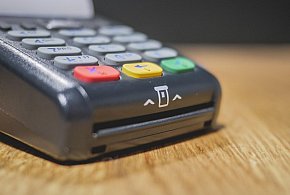 Zakaz sprzedaży i większy nadzór. Tych produktów nie kupią już nieletni-11492