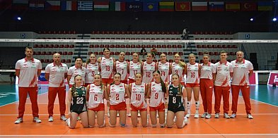 Złoto dla polskich siatkarek U-16! W sztabie kadry Małgorzata Kupisz z Węgrowa-11553