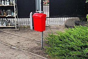 Widzisz taki pojemnik na cmentarzu. Oto, do czego służy-12356