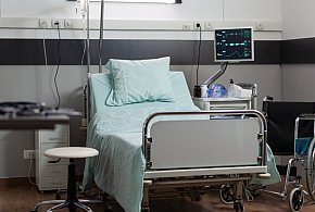 Lek wycofany z powodu zanieczyszczeń. W środku znaleziono fragmenty szkła-12412