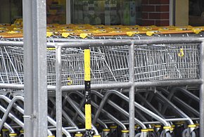 Czy 1 listopada zrobisz zakupy? Ten weekend zaskoczy wielu klientów-12450