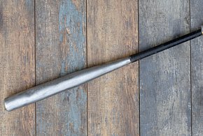 Pobicie z użyciem... kija bejsbolowego. 27-latek z zarzutami