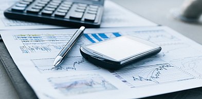 Płynność finansowa w niepewnych czasach – jak mądrze i sprawnie zarządzać zamrożon