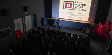 Kino Łochów ożywiło klimat dawnych seansów. „Biały Ślad” z muzyką na żywo-12440