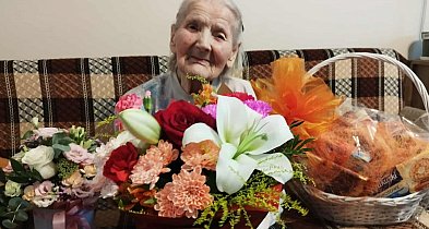 Pani Irena ze Starejwsi skończyła 100 lat!-12073