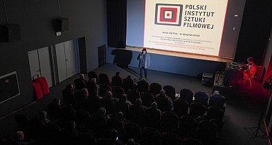 Kino Łochów ożywiło klimat dawnych seansów. „Biały Ślad” z muzyką na żywo-12440