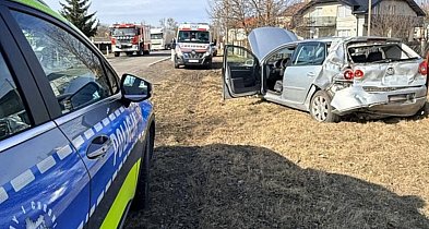 Groźnie wyglądające zderzenie ciężarówki z osobówką. Na szczęście bez ofiar