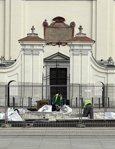 Ruszył remont fontanny na Rynku Mariackim