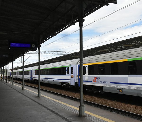 Z Warszawy do Wrocławia w półtorej godziny? Pociągi przyspieszą do 350 km/h-12201
