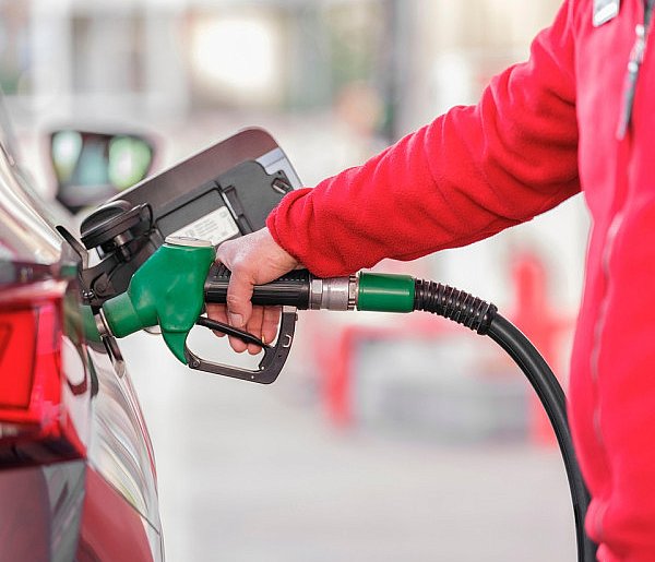 Nowy rok, droższe tankowanie. Państwo podnosi opłatę paliwową-12892