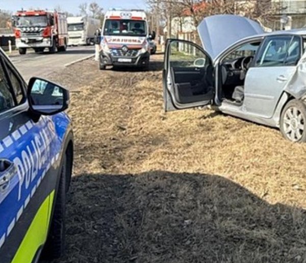 Groźnie wyglądające zderzenie ciężarówki z osobówką. Na szczęście bez ofiar
