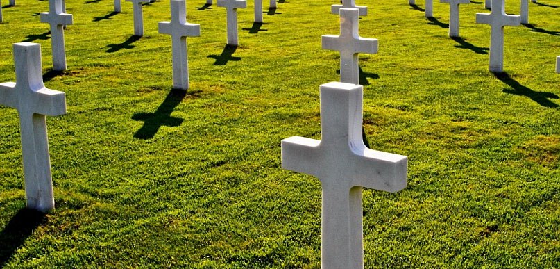 Akcesoria na cmentarz do spójnej aranżacji nagrobka