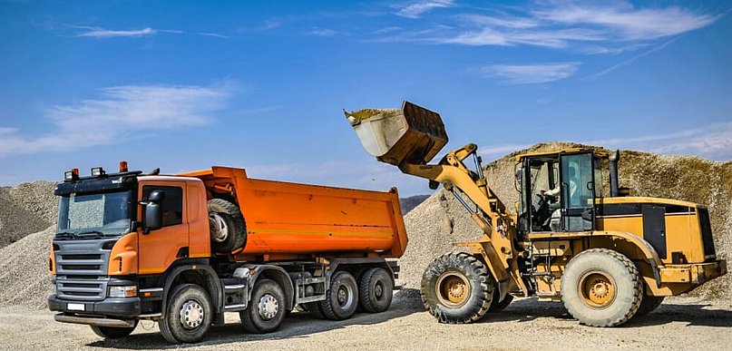 Czym są drogi tymczasowe i kiedy są wymagane na budowie?