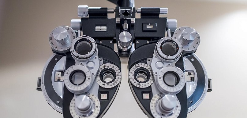 Niewyraźne widzenie, bóle głowy, zmęczone oczy? Sprawdź, kiedy warto skonsultować