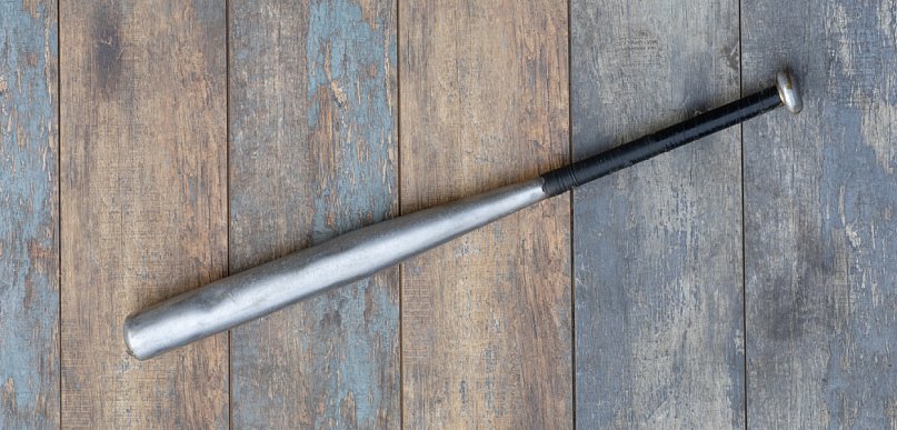 Pobicie z użyciem... kija bejsbolowego. 27-latek z zarzutami