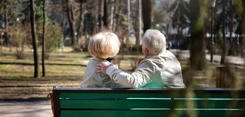 Cyfrowe wsparcie dla seniorów — jak technologia może ułatwiać codzienność