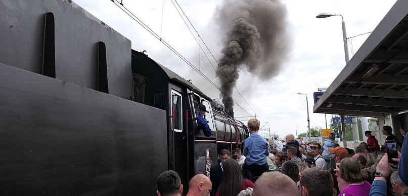Tłumy podziwiały stuletni pociąg na PKP w Łochowie