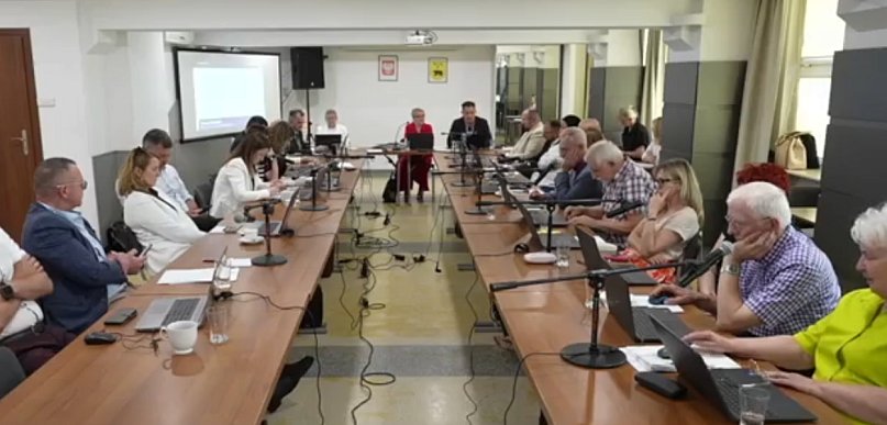Roszady w Komisji Zdrowia, Oświaty i Kultury. Tomasz Rowicki zastąpi Romana Postka