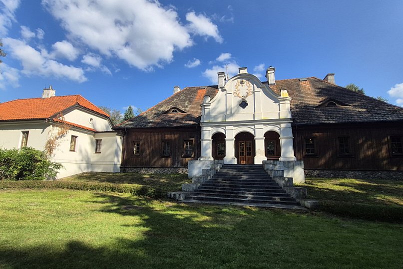 Dwór w Paplinie zmienił właściciela