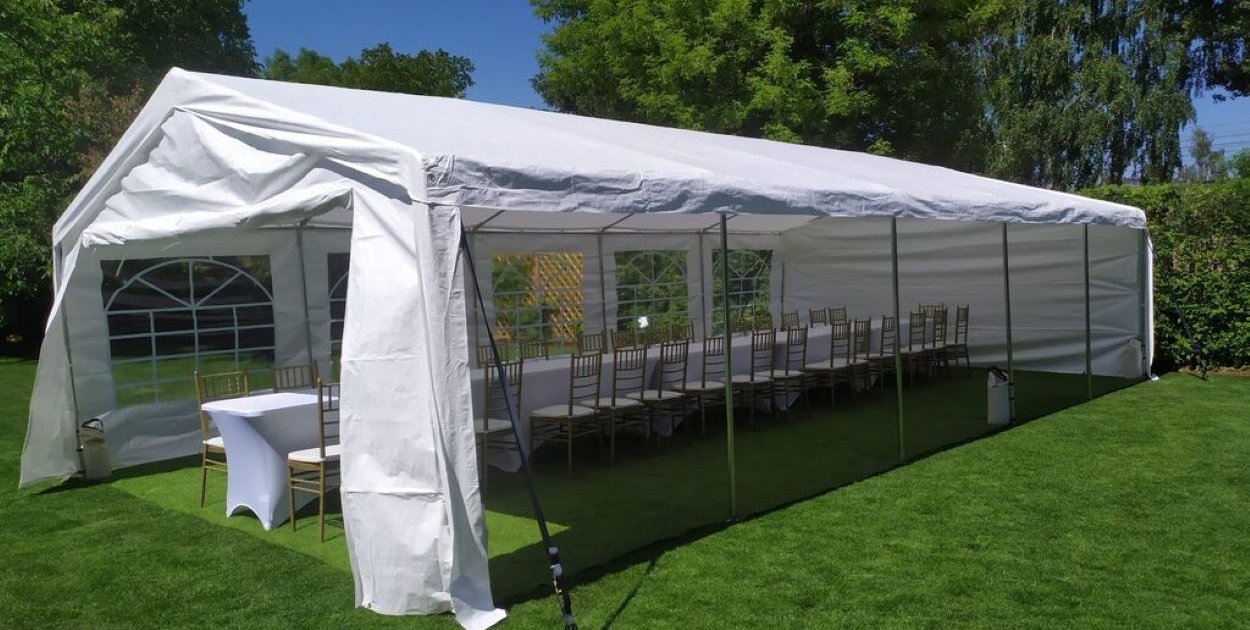 Dlaczego wynajem namiotu jest dziś standardem w organizacji eventów plenerowych