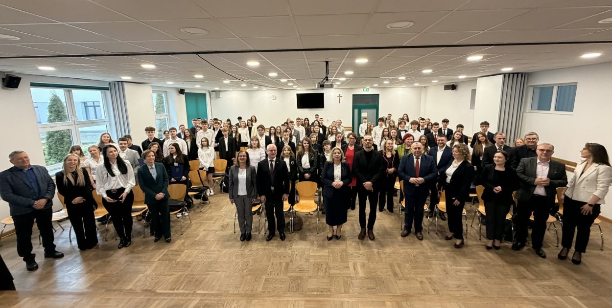 90 stypendiów Starosty Węgrowskiego. Najlepsi uczniowie nagrodzeni