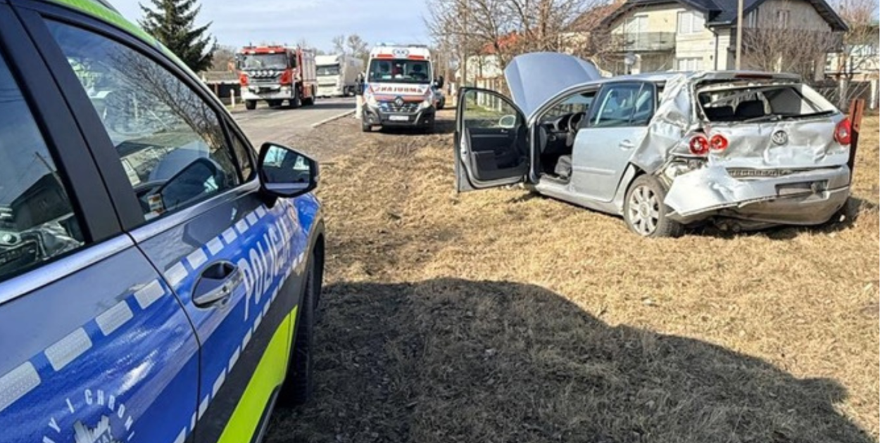 Groźnie wyglądające zderzenie ciężarówki z osobówką. Na szczęście bez ofiar